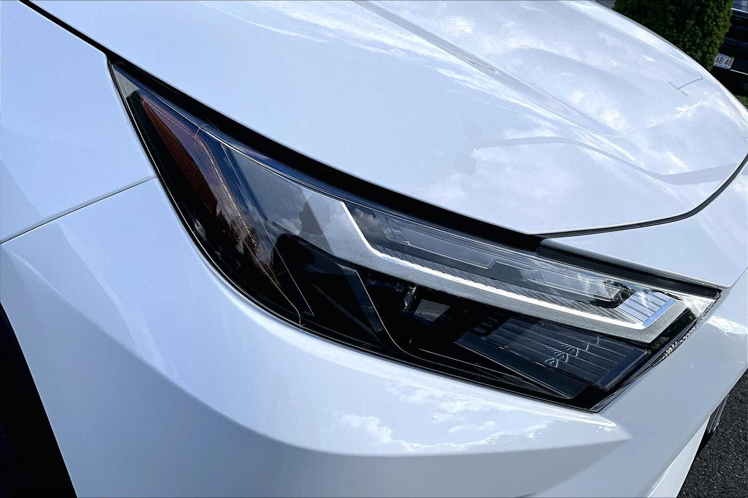 2025 Toyota RAV4 XLE photo 12