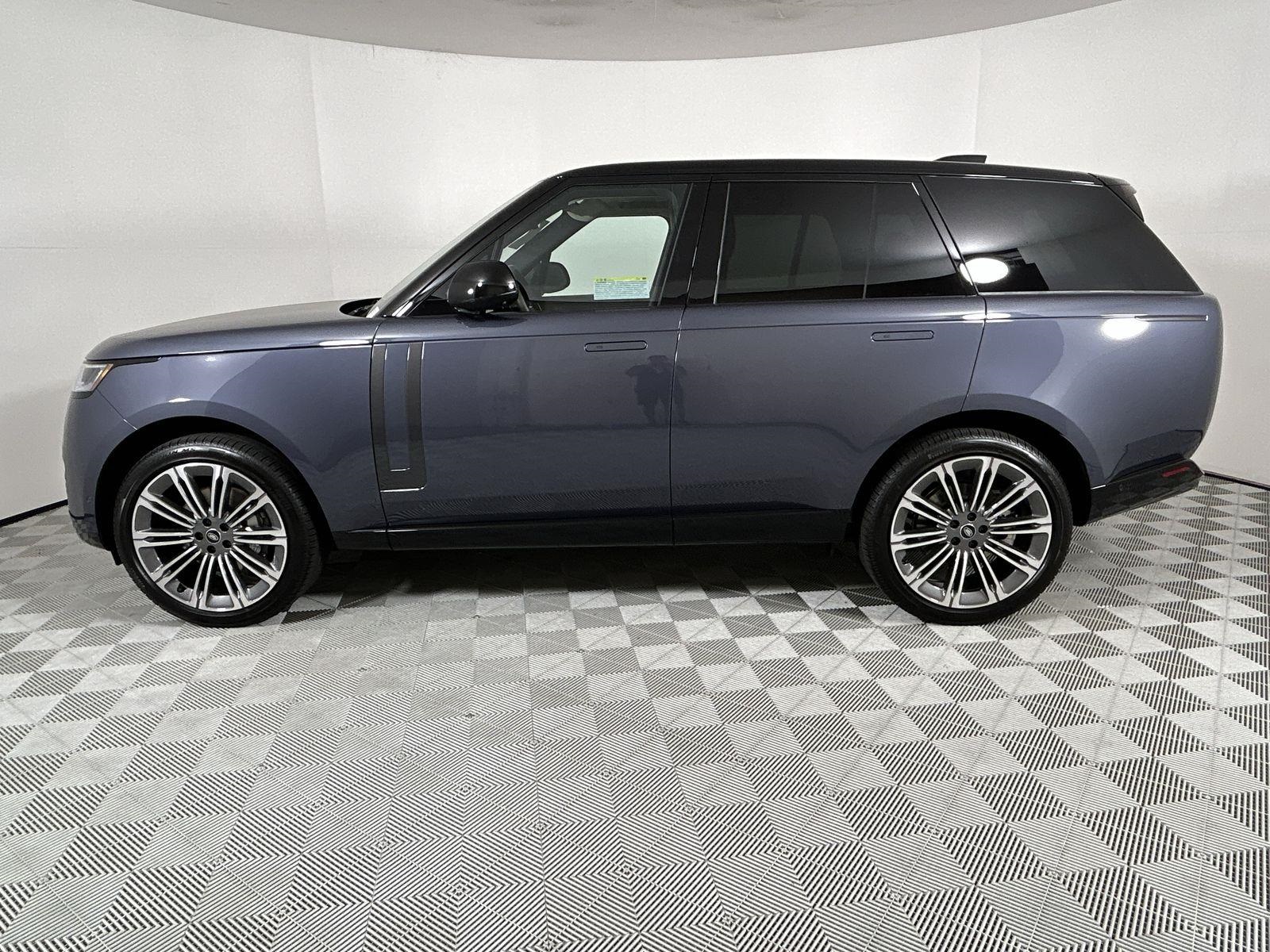 2025 Land Rover Range Rover SE photo 2