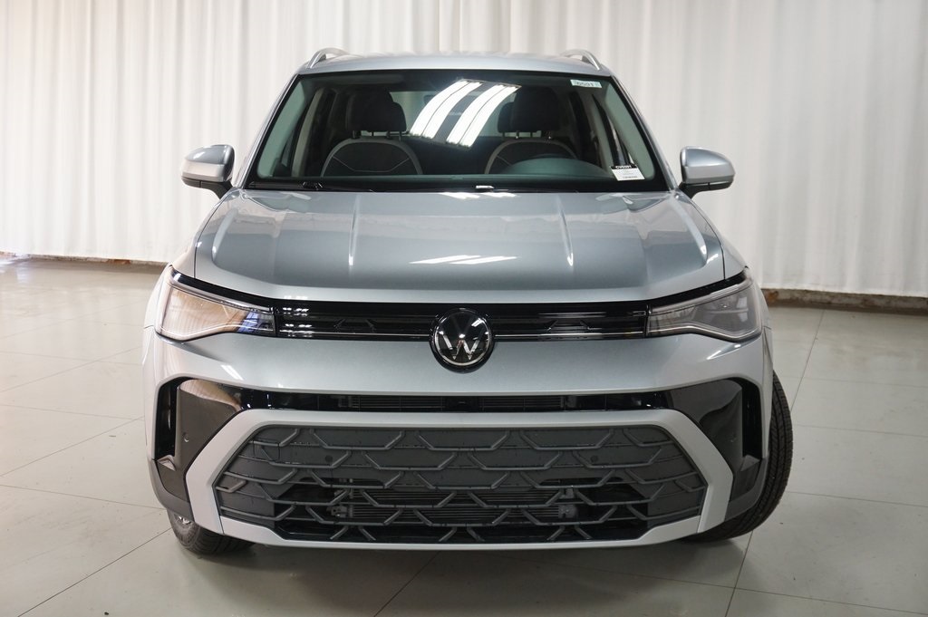 2025 Volkswagen Taos SE photo 4