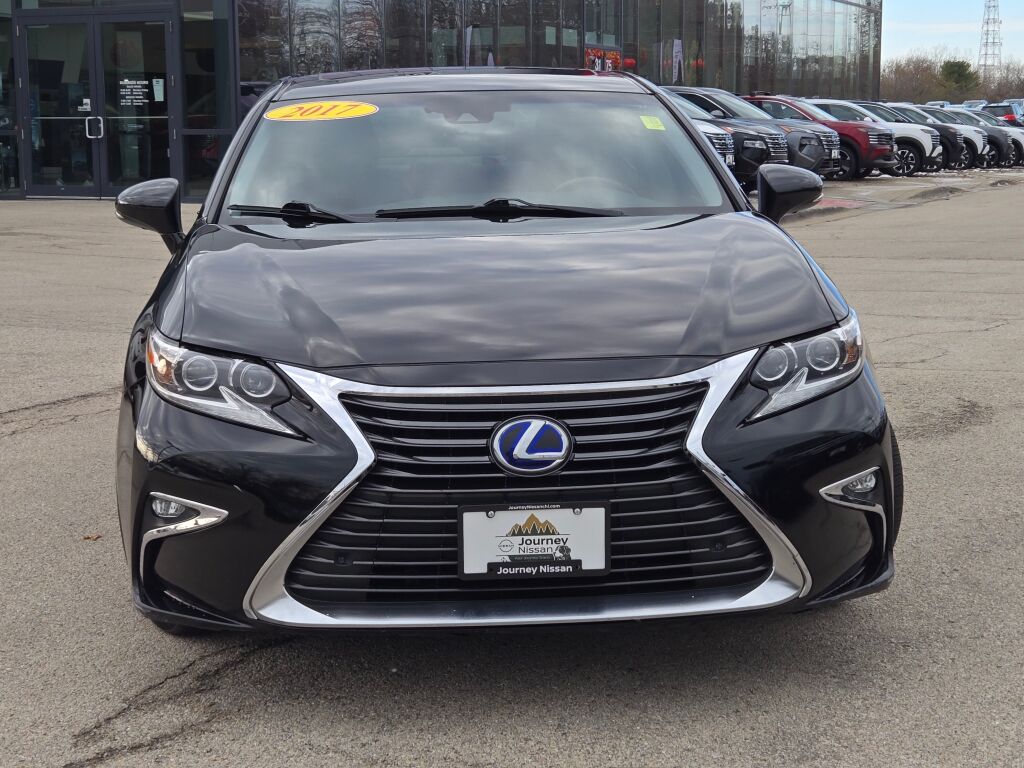 2017 Lexus ES 300h photo 4