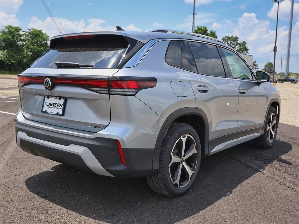 2025 Volkswagen Tiguan SE photo 3
