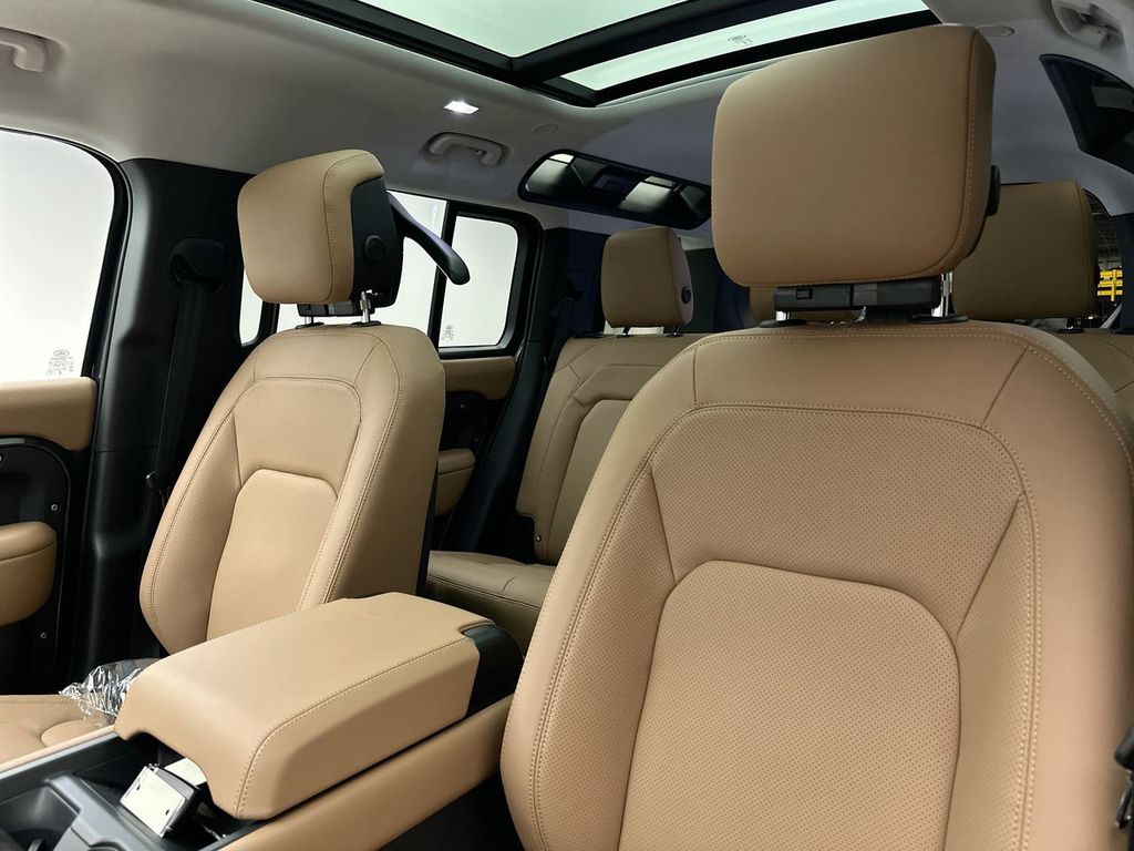 2026 Land Rover Defender 110 photo 6