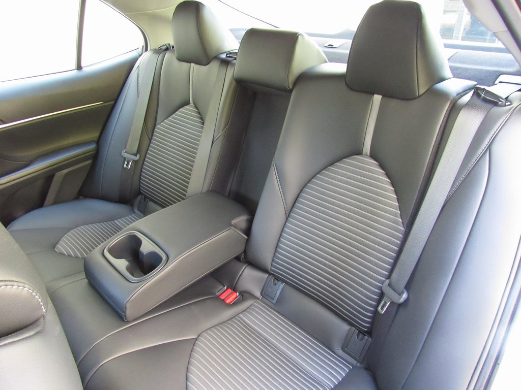 2023 Toyota Camry Hybrid SE photo 15