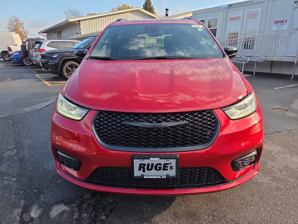 2026 Chrysler Pacifica Limited photo 2