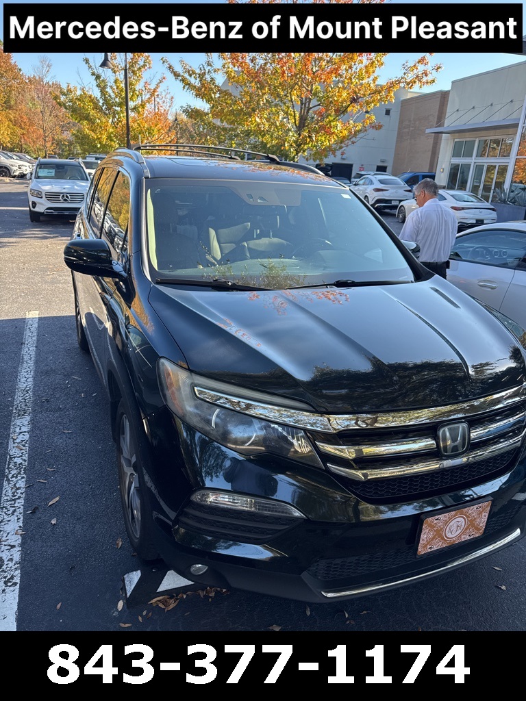 2017 Honda Pilot Elite photo 2