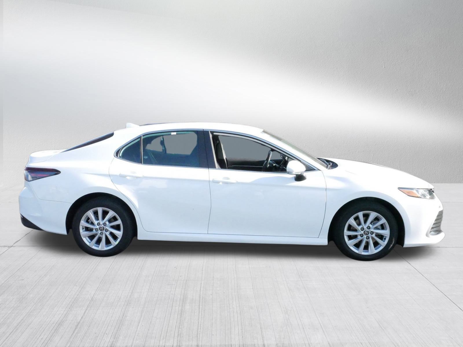 2022 Toyota Camry LE photo 8
