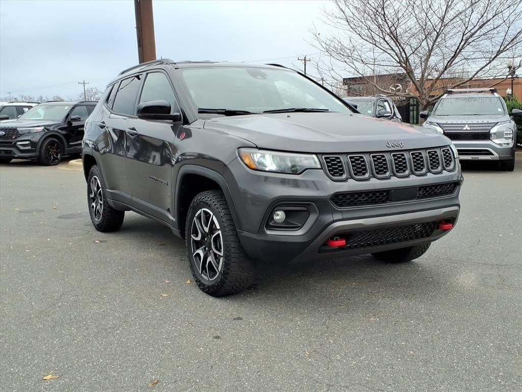 2024 Jeep Compass Trailhawk photo 3