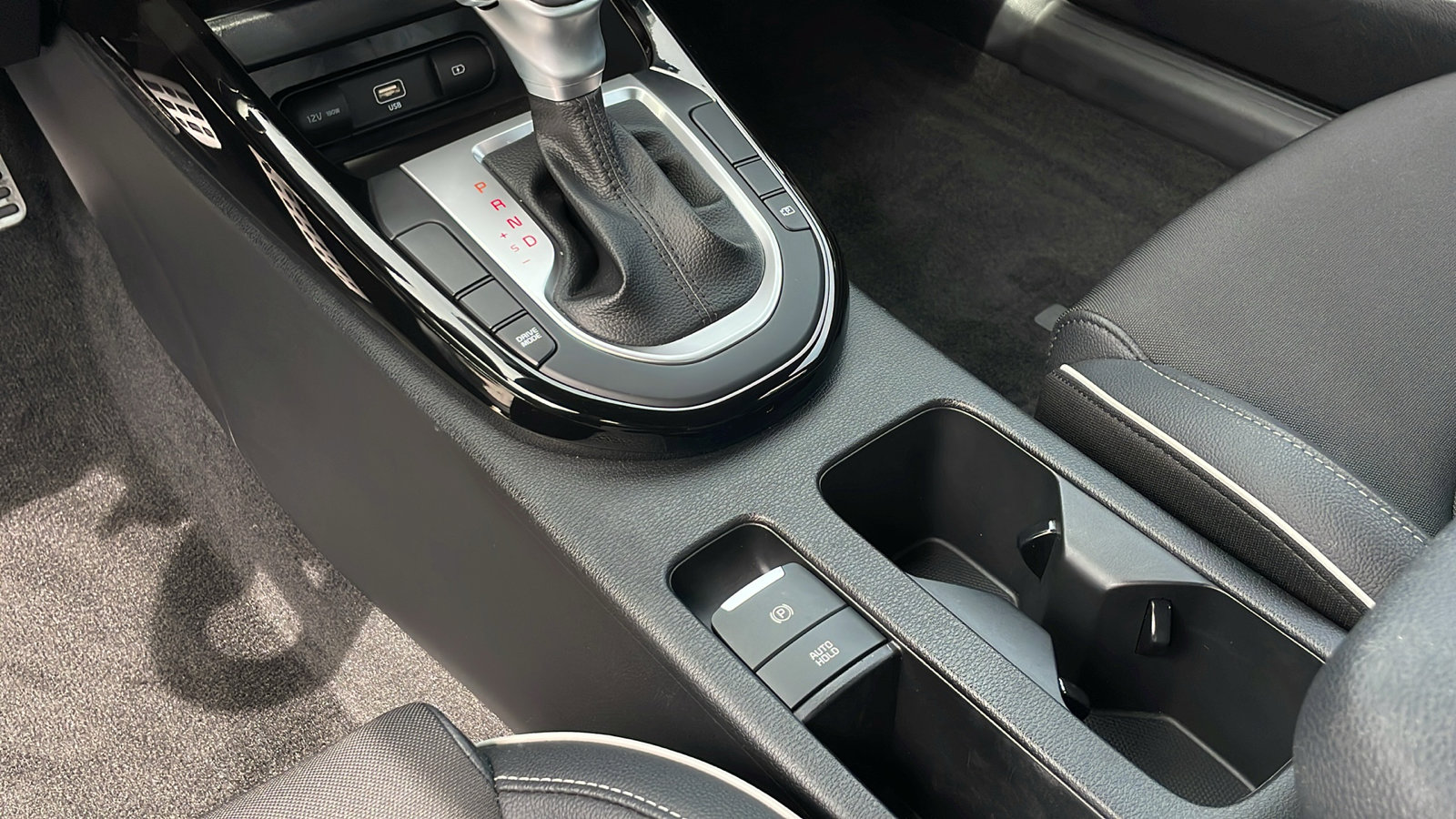 2022 Kia Forte GT-Line photo 16