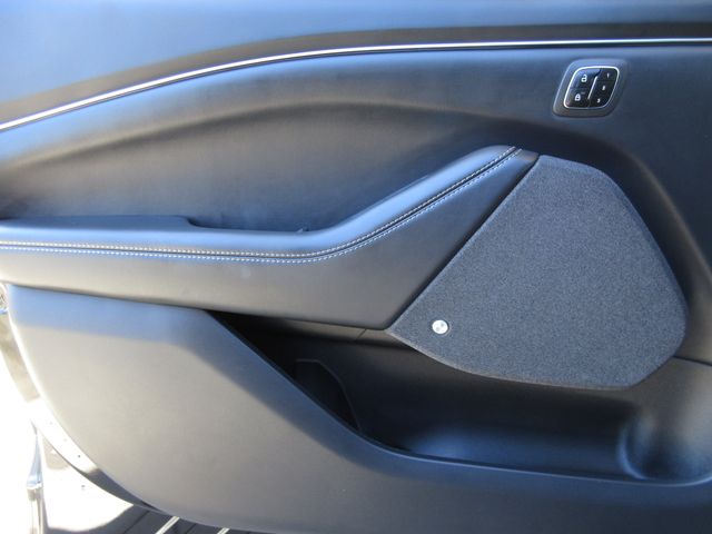 2025 Ford Mustang Mach-E Premium photo 8