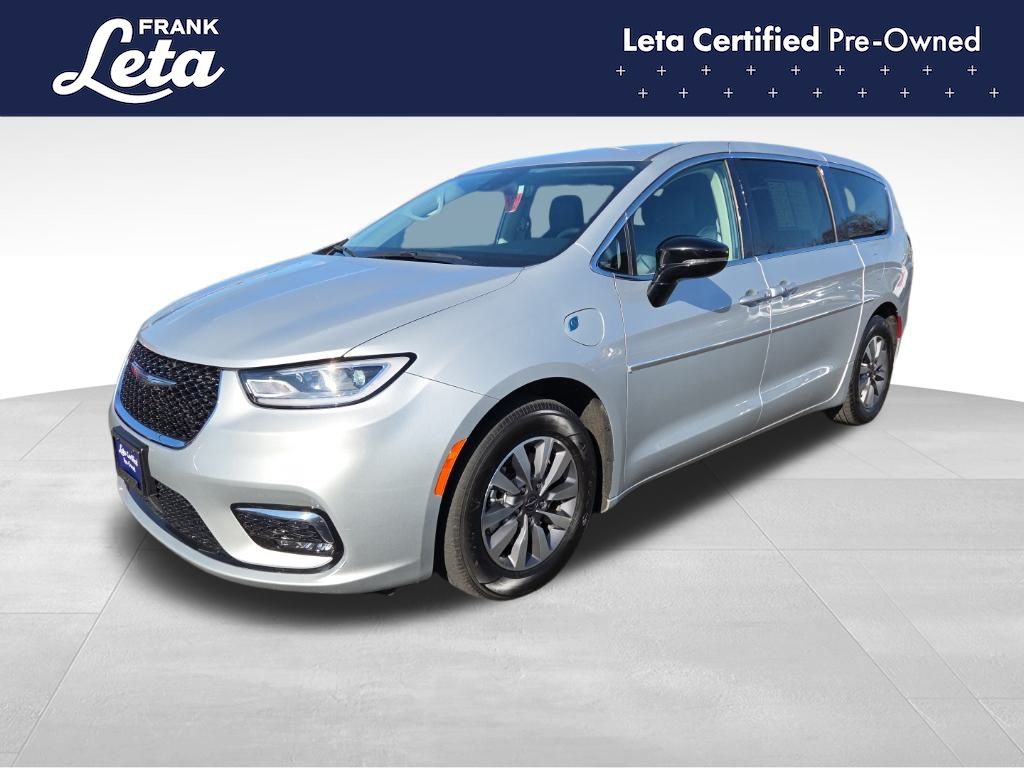 2024 Chrysler Pacifica PHEV Select's photo