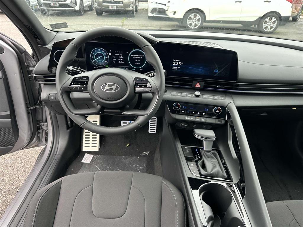 2025 Hyundai Elantra Hybrid SEL Sport photo 2