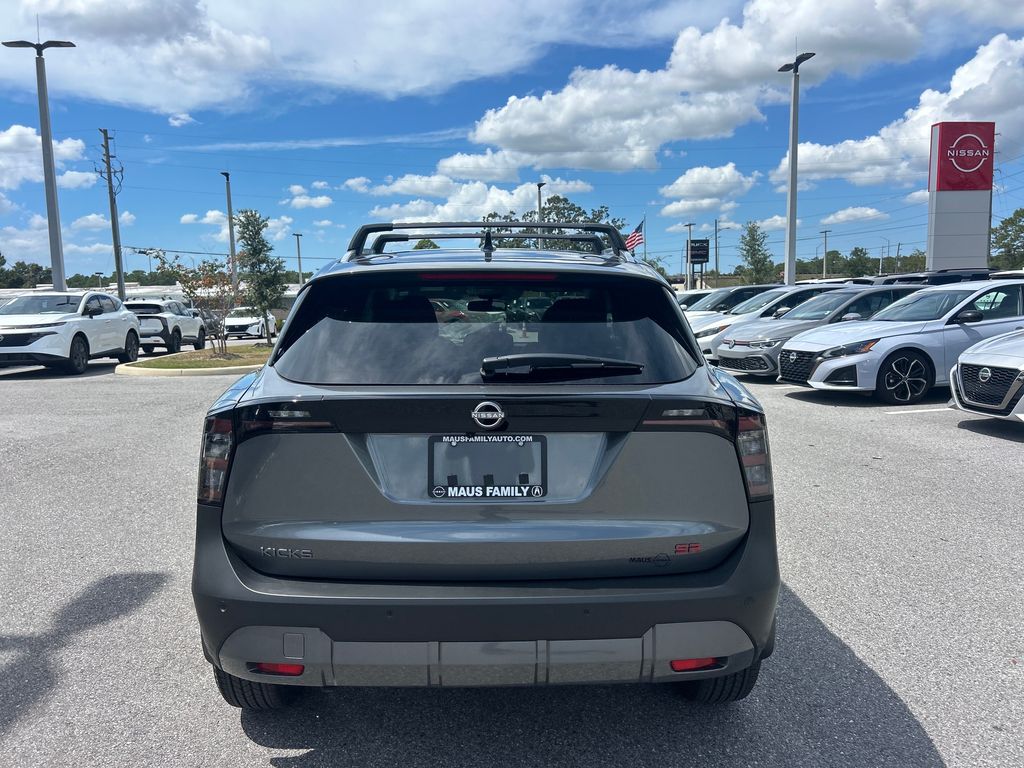 2026 Nissan Kicks SR photo 5