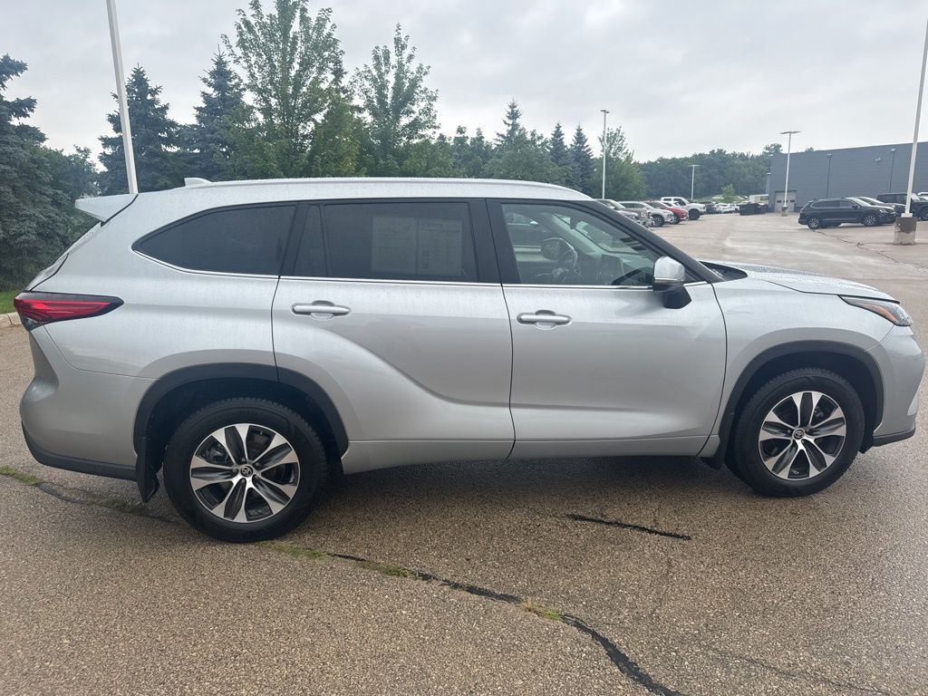 2022 Toyota Highlander XLE photo 6