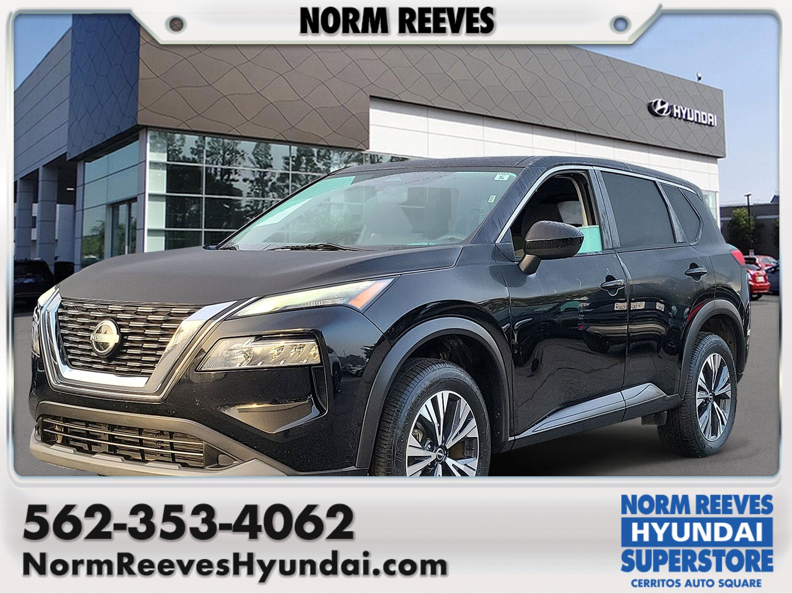 2023 Nissan Rogue SV's photo