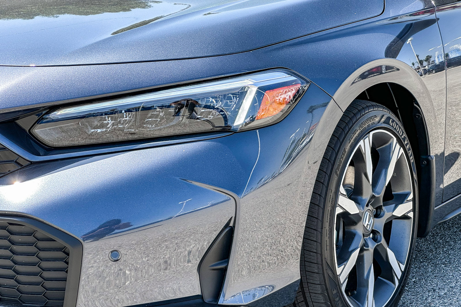 2025 Honda Civic Hatchback Hybrid Sport Touring photo 4
