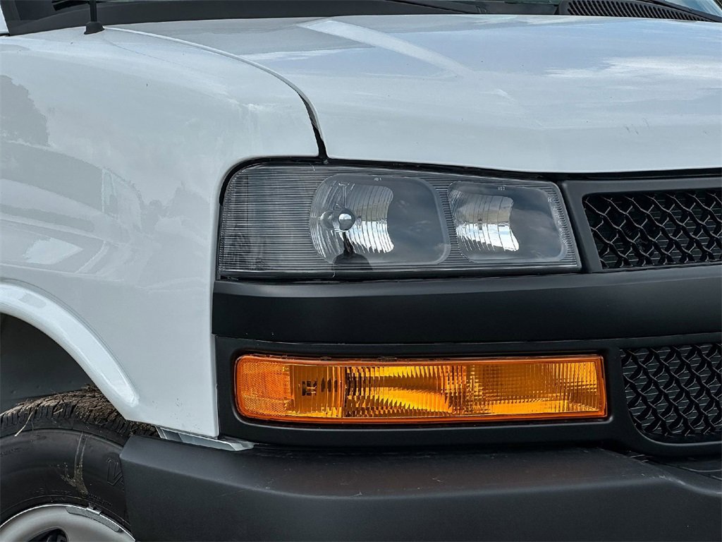 2025 Chevrolet Express Cargo 2500 photo 2