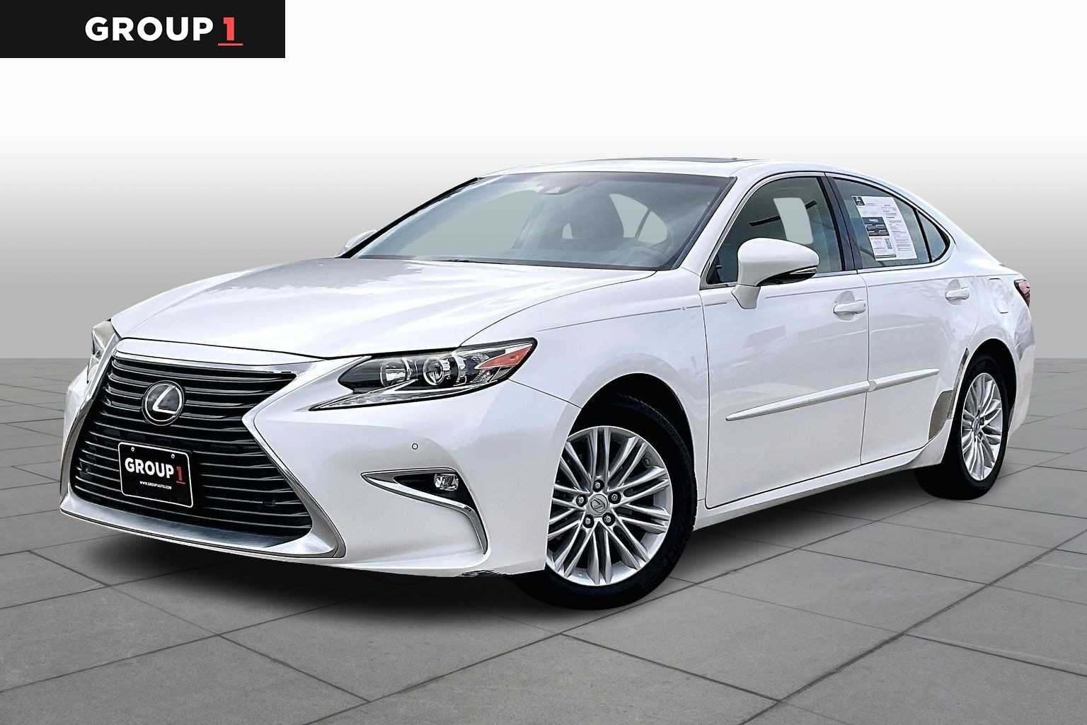 2016 Lexus ES 350's photo
