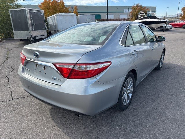 2016 Toyota Camry Hybrid LE photo 3