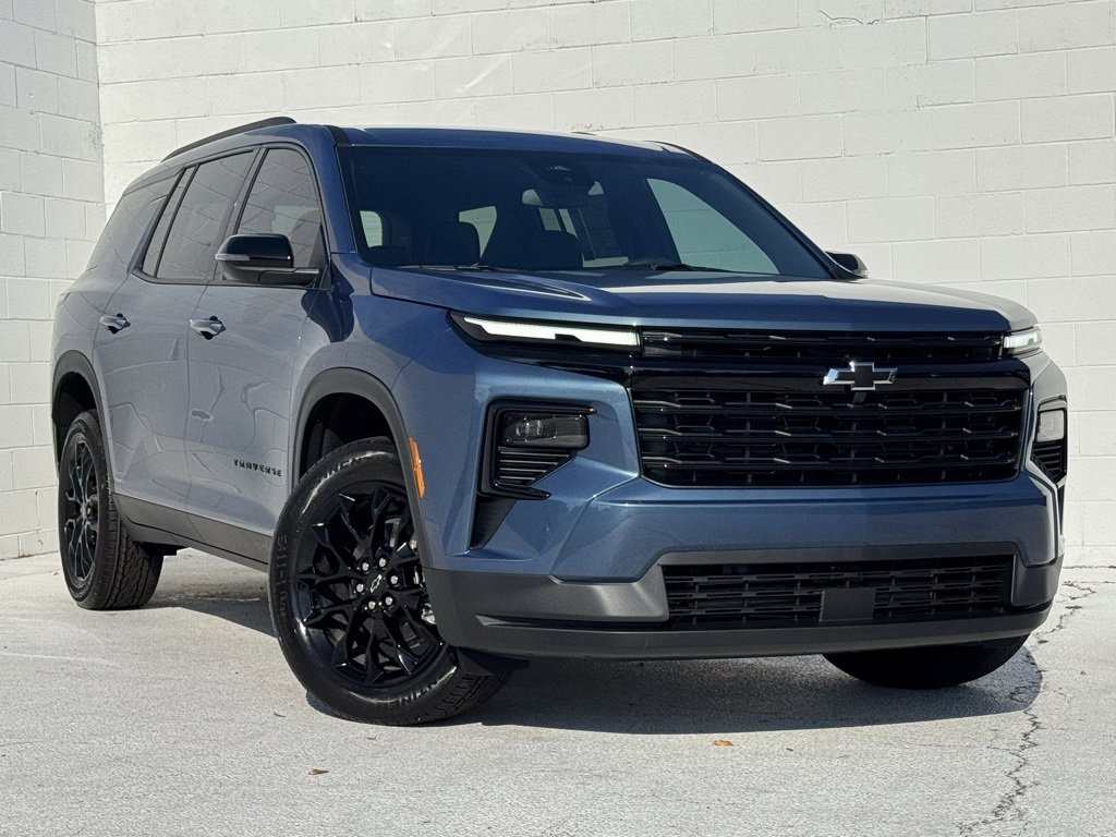 2026 Chevrolet Traverse photo 2