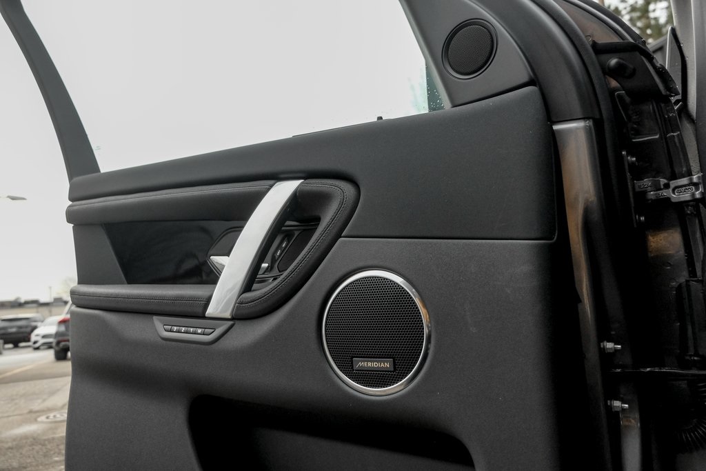 2025 Land Rover Discovery Sport S photo 11