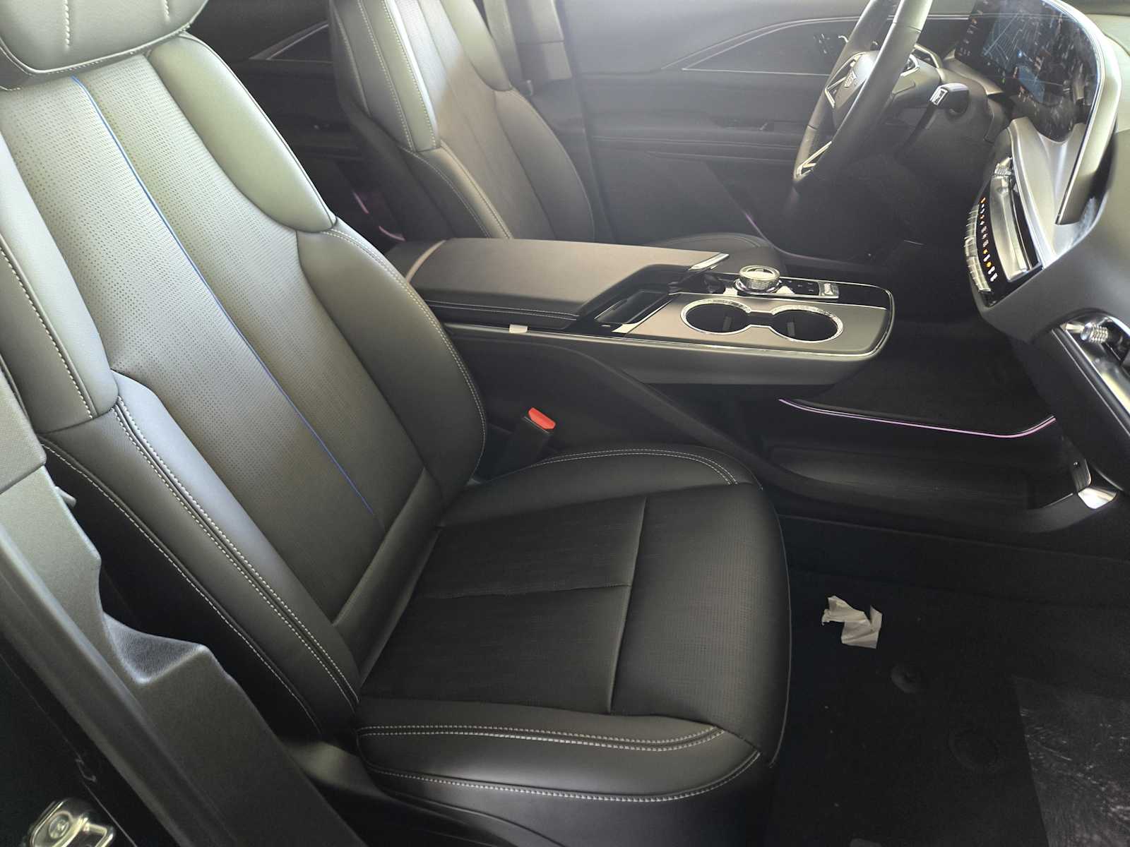 2025 Cadillac Lyriq Luxury photo 7