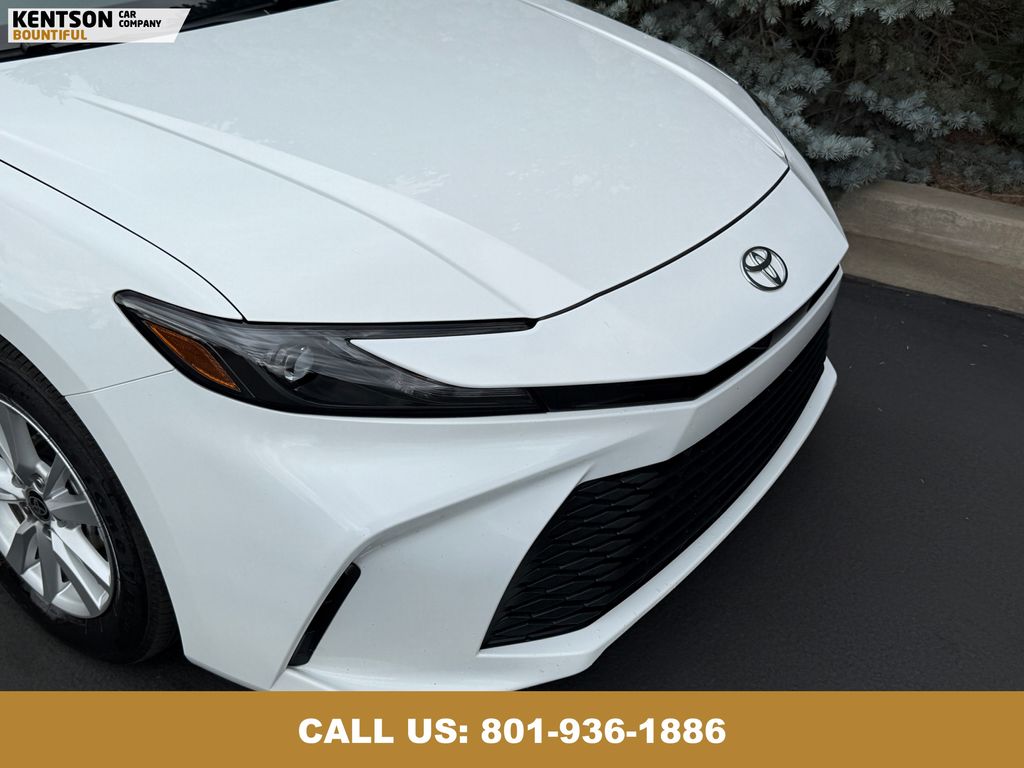 2025 Toyota Camry LE photo 13