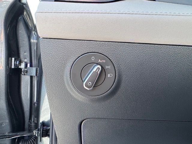 2025 Volkswagen Taos SE photo 17