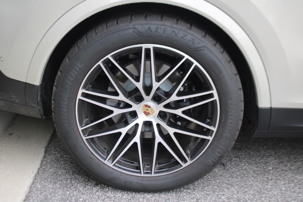 2025 Porsche Cayenne Coupe Base photo 14