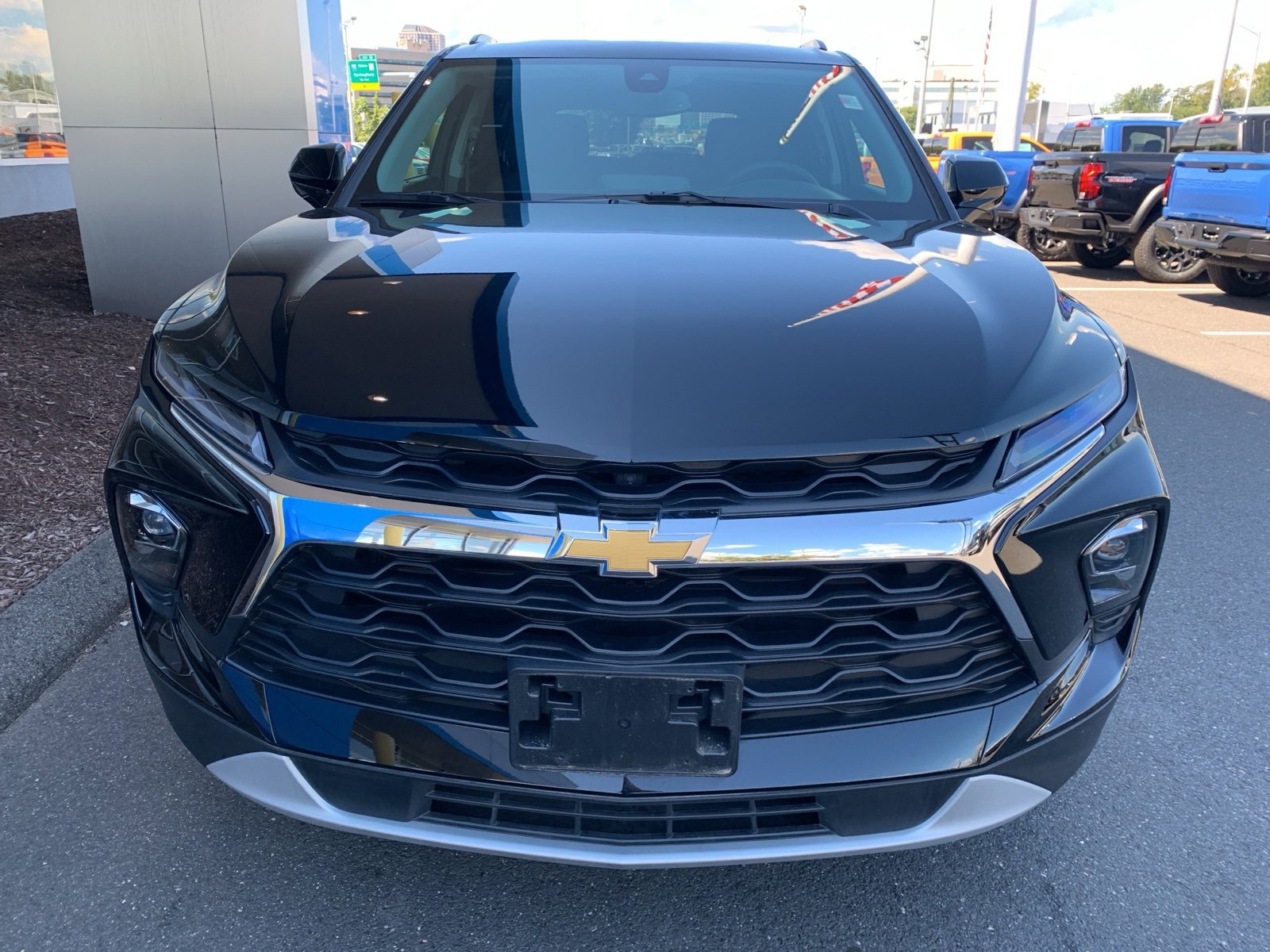 2025 Chevrolet Blazer 2LT photo 2
