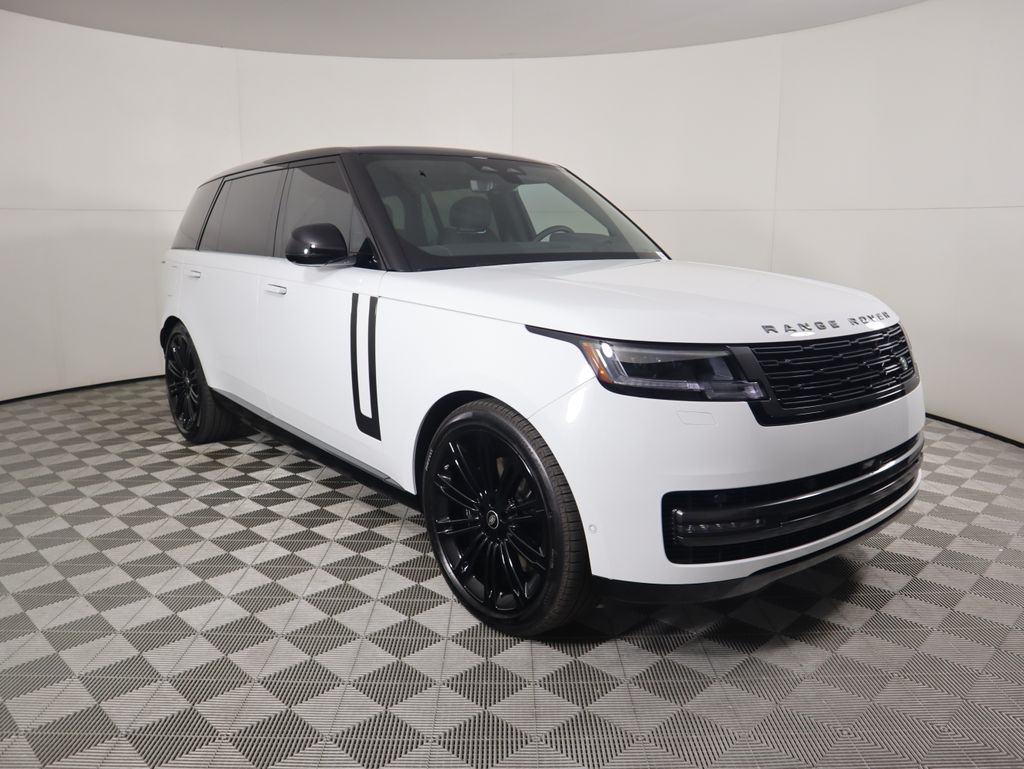2025 Land Rover Range Rover SE photo 3