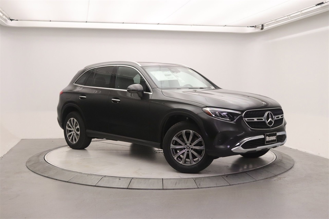 2026 Mercedes-Benz GLC Base's photo