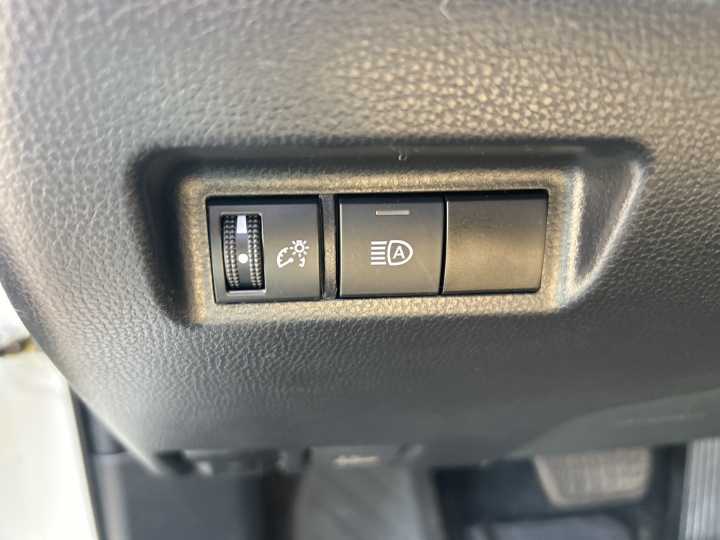 2021 Toyota RAV4 LE photo 9