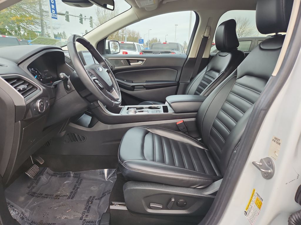 2022 Ford Edge SEL photo 4
