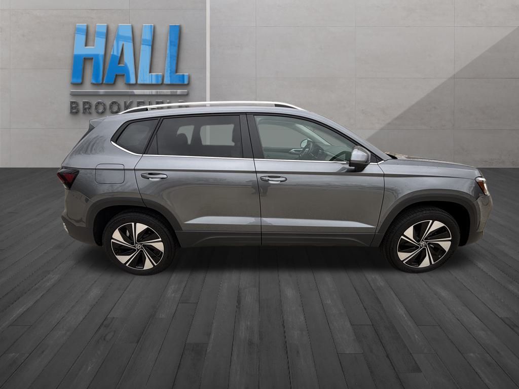 2025 Volkswagen Taos SE photo 4