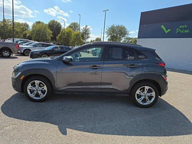 2022 Hyundai Kona SEL photo 2