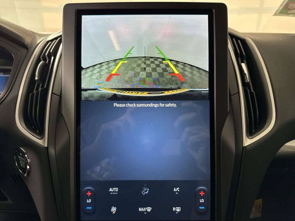 2024 Ford Edge SE photo 4