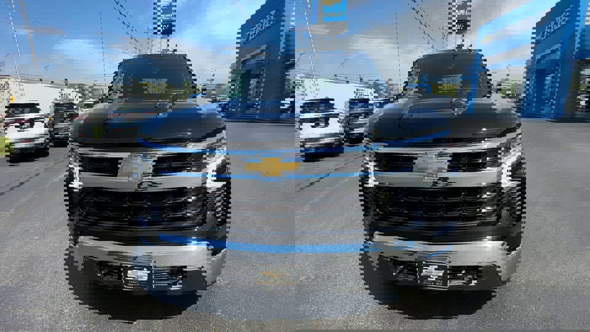 2025 Chevrolet Silverado 1500 LT photo 3