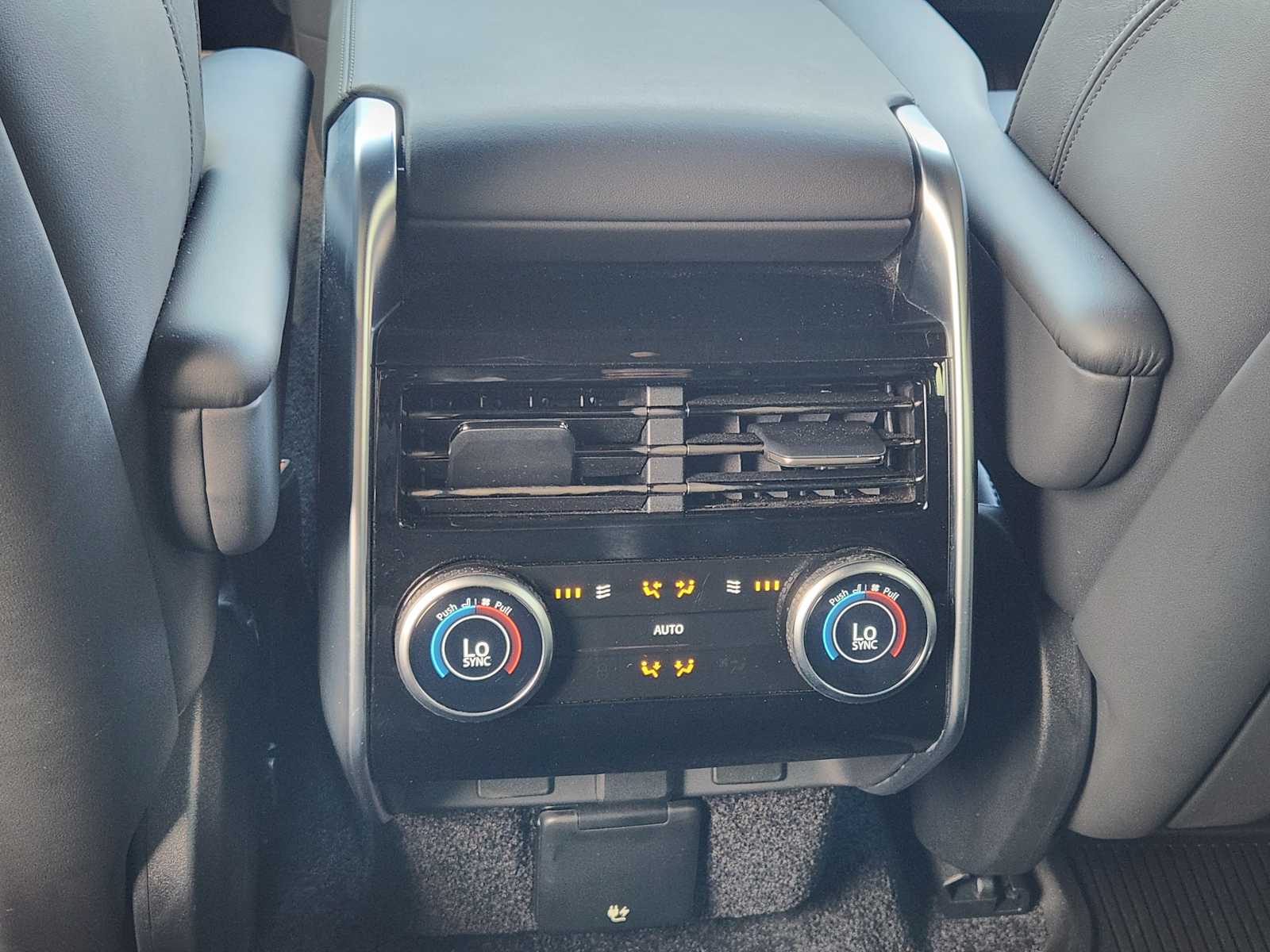 2023 Land Rover Range Rover SE photo 24
