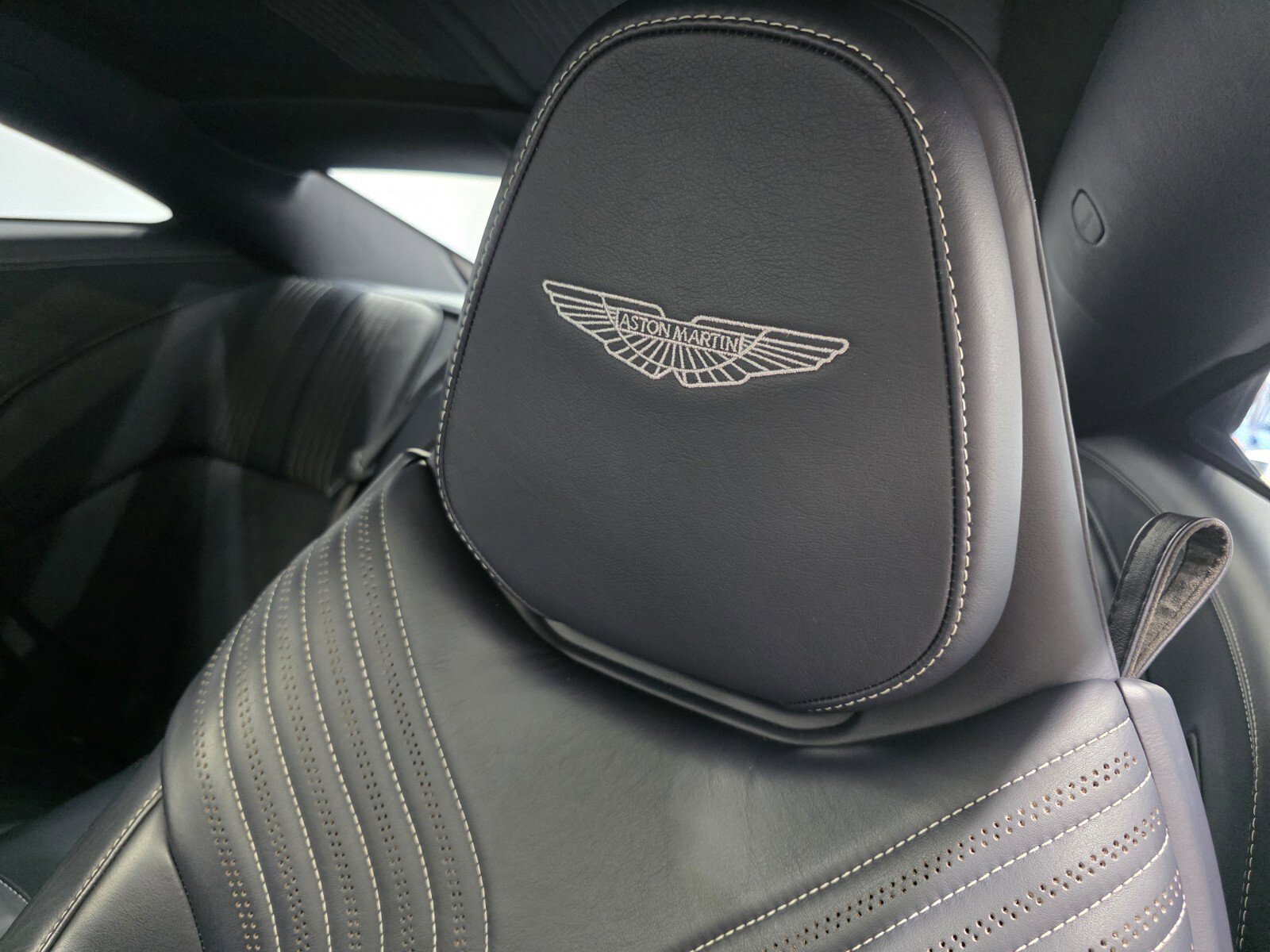 2019 Aston Martin DB11 AM5 photo 5