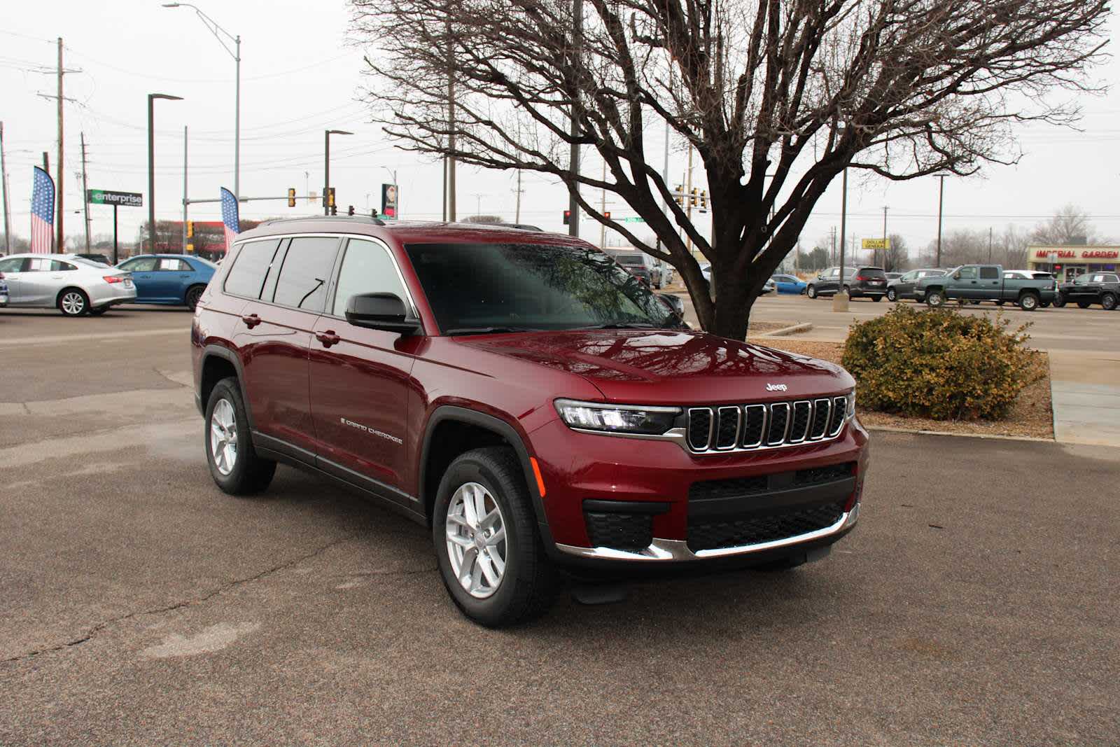 2025 Jeep Grand Cherokee Laredo photo 2