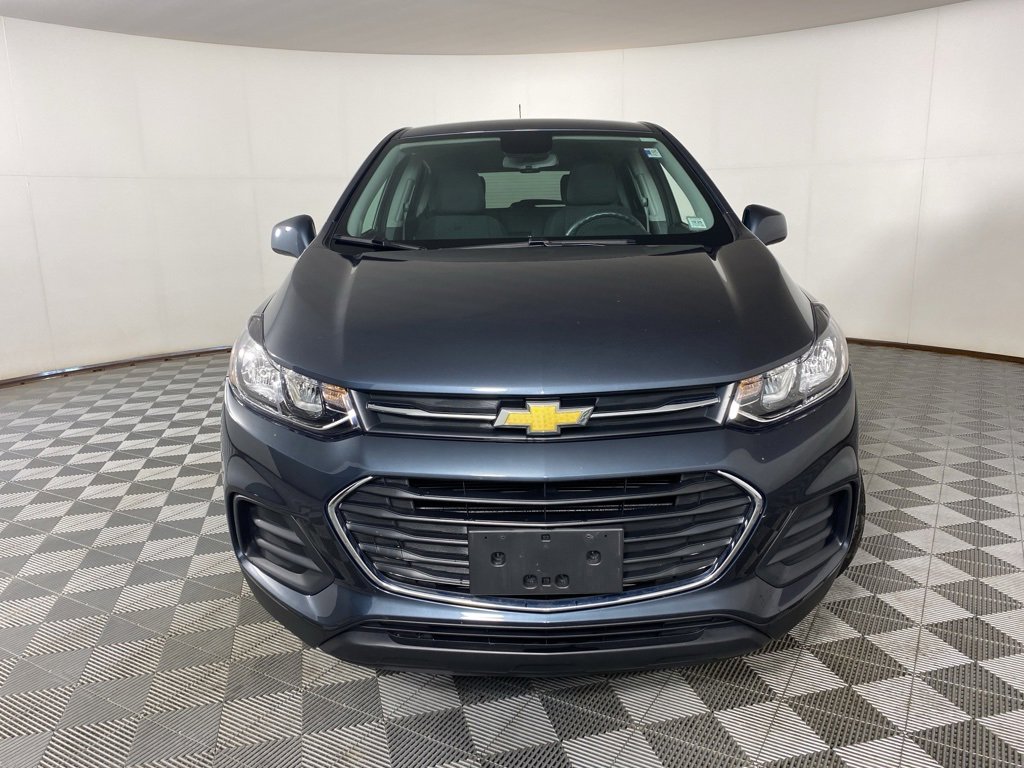 2022 Chevrolet Trax LS photo 2
