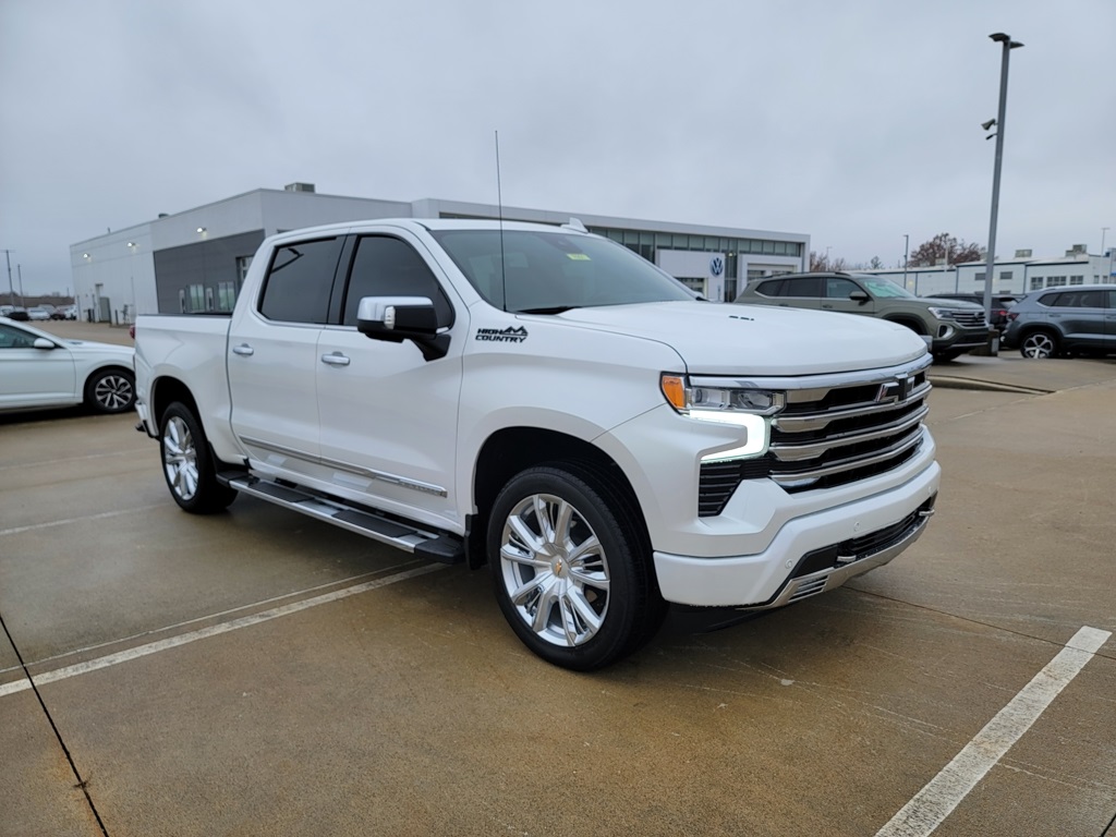 2023 Chevrolet Silverado 1500 High Country's photo
