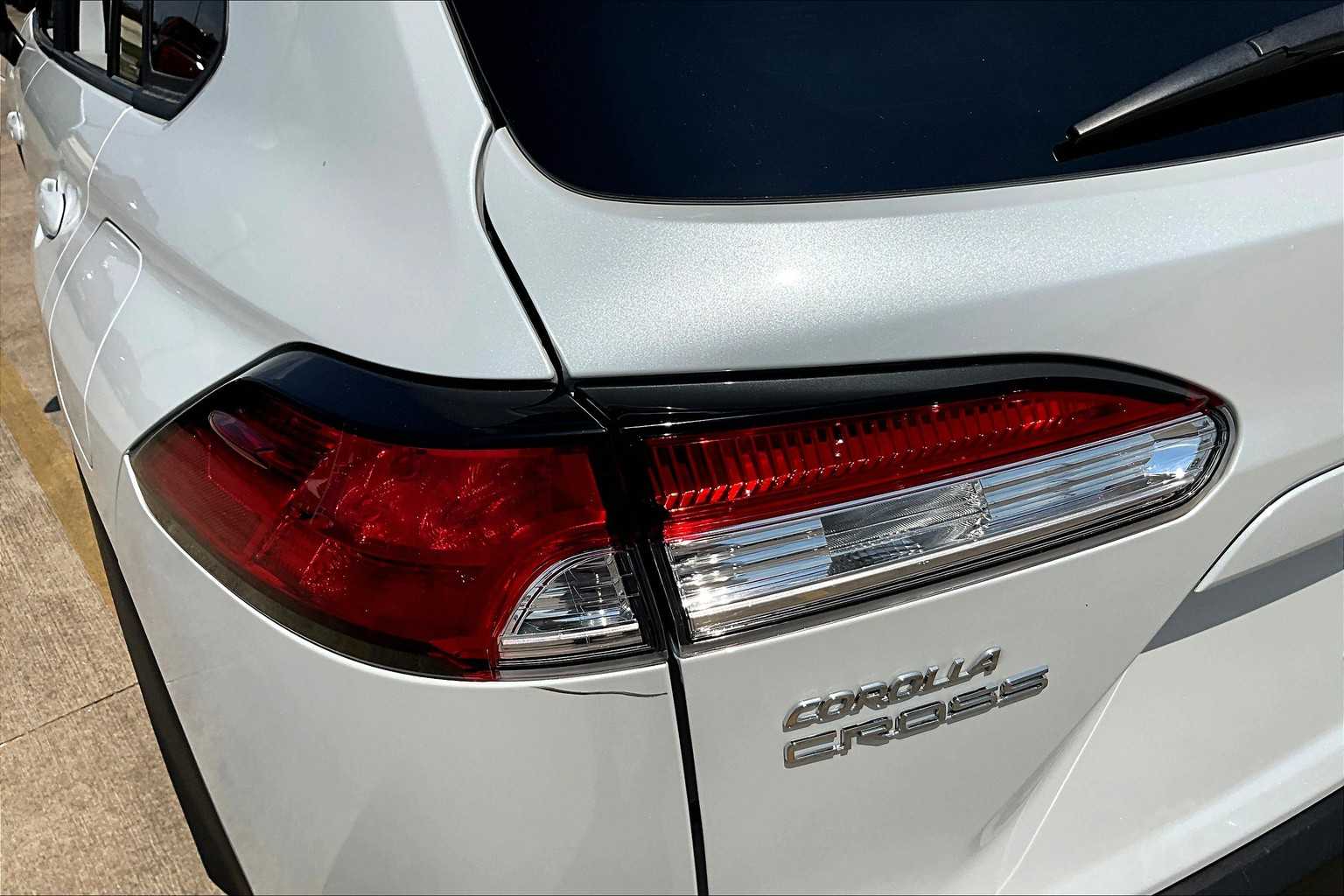 2023 Toyota Corolla Cross LE photo 27