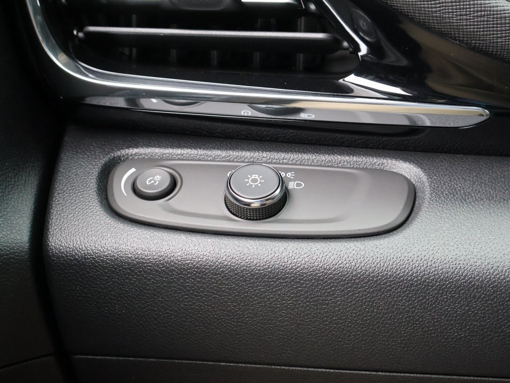 2025 Buick Envista ST photo 28