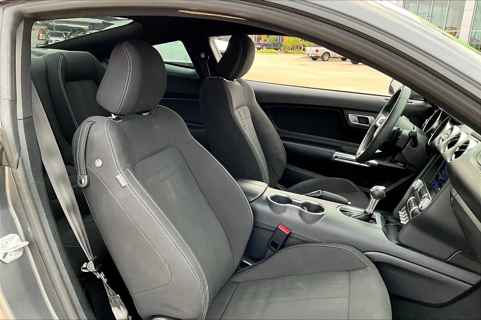 2021 Ford Mustang EcoBoost photo 9
