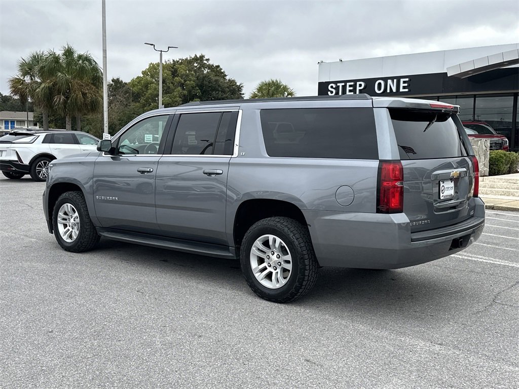 2018 Chevrolet Suburban LT photo 2