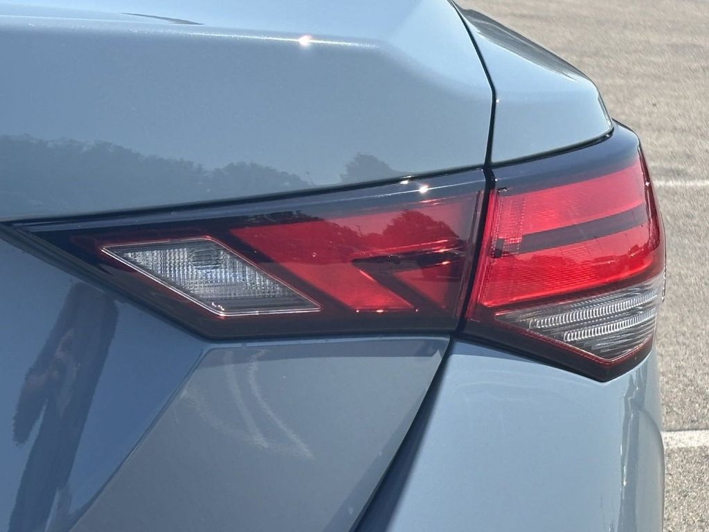 2025 Nissan Sentra SV photo 5