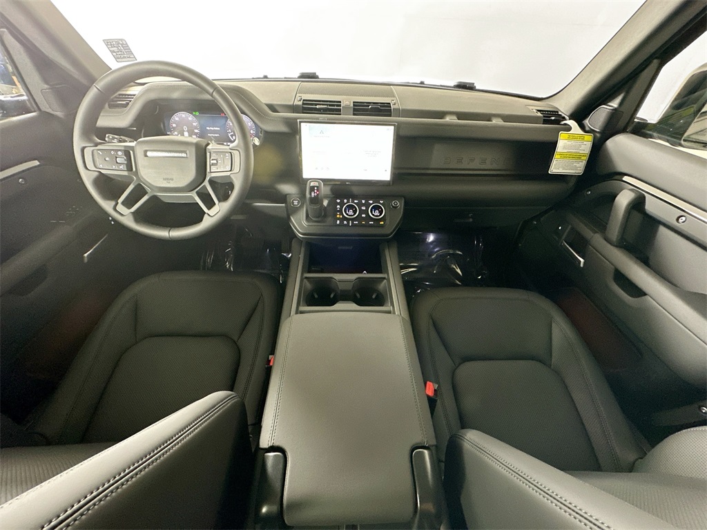 2025 Land Rover Defender 90 X-Dynamic SE photo 24