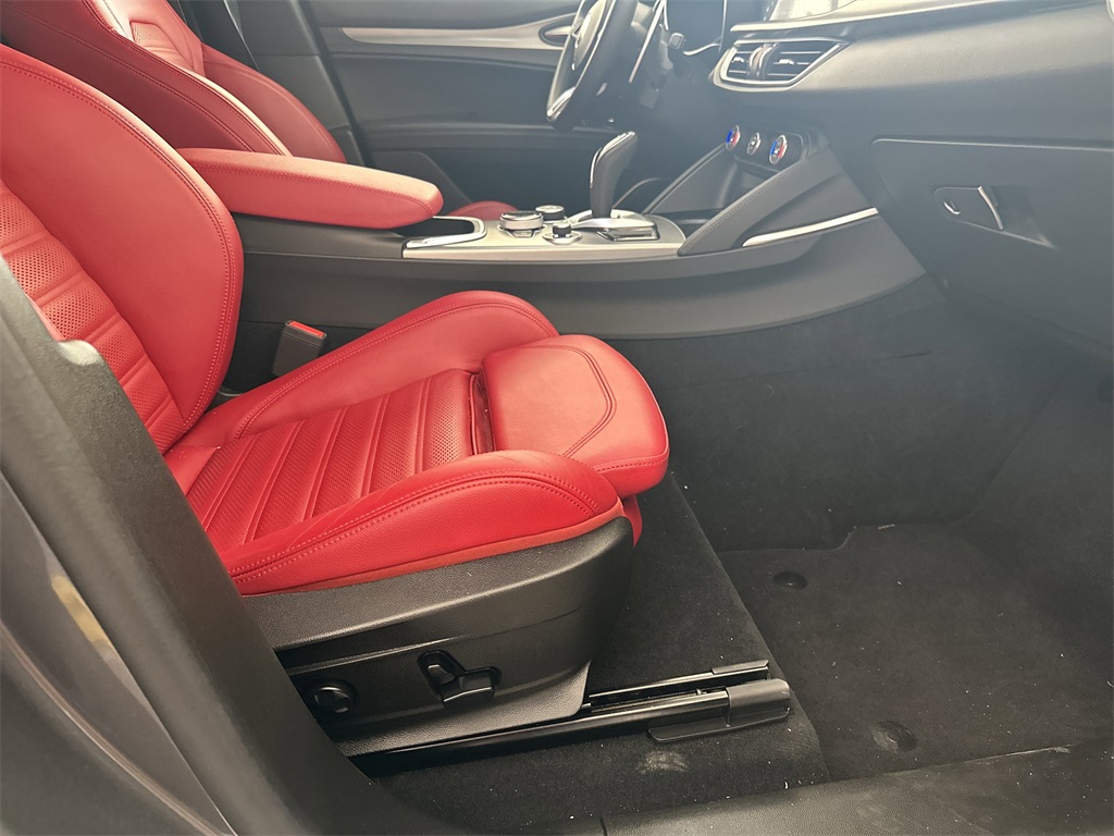 2023 Alfa Romeo Stelvio Ti photo 36