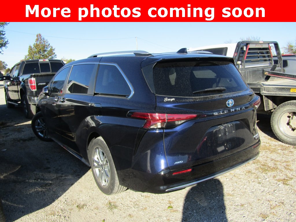 2023 Toyota Sienna Platinum photo 2